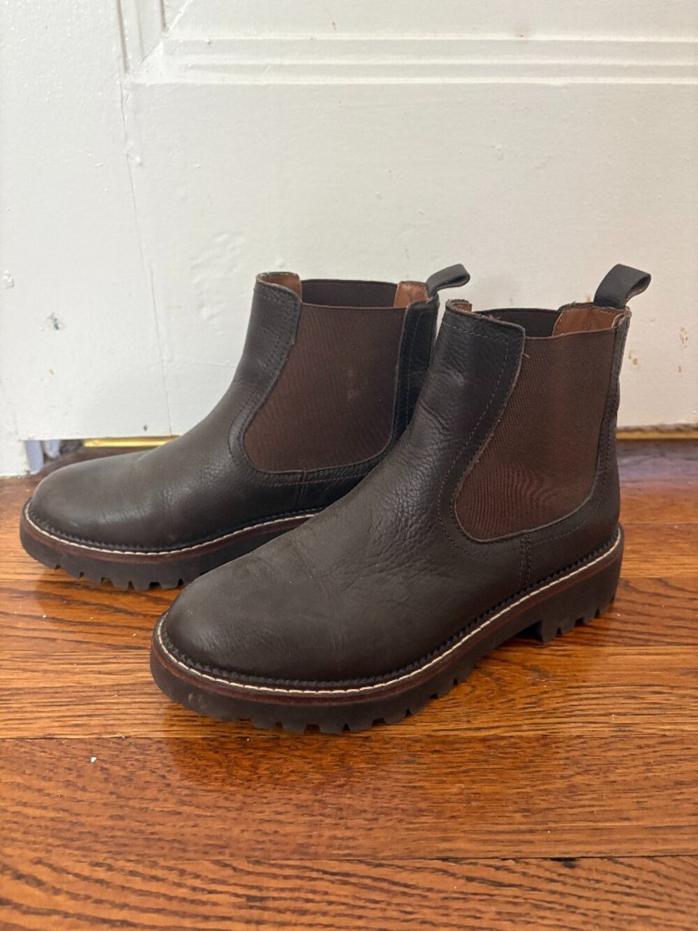 Caslon Miller Water Resistant Lug Chelsea Boot 6.5